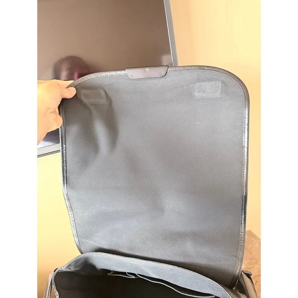 $1590 Louis Vuitton Daniel Messenger Bag Damier Graphite MM